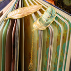 Elegant Feather Metal Bookmark – Perfect Gift for Book Lovers & New Year