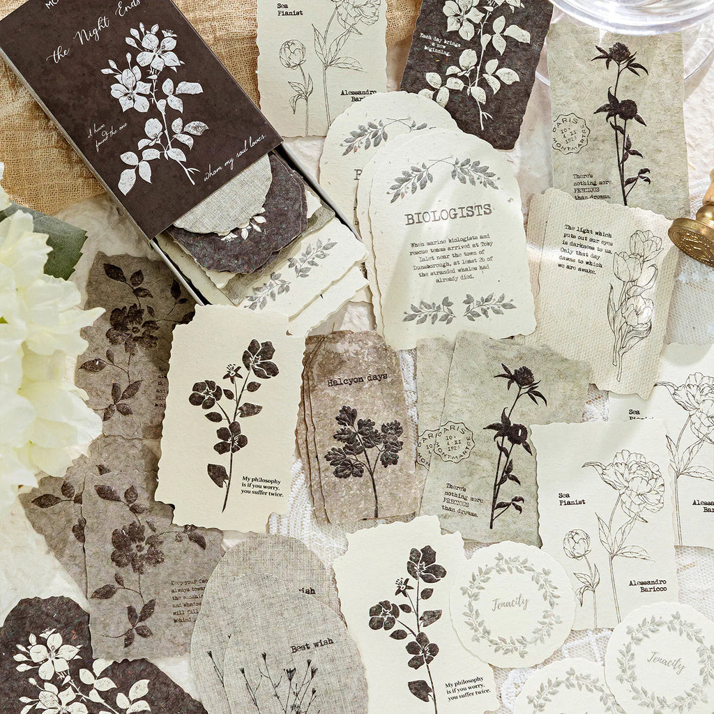 Papier scrapbooking vintage clair à motif floral gaufré | Éphémères pour journal intime