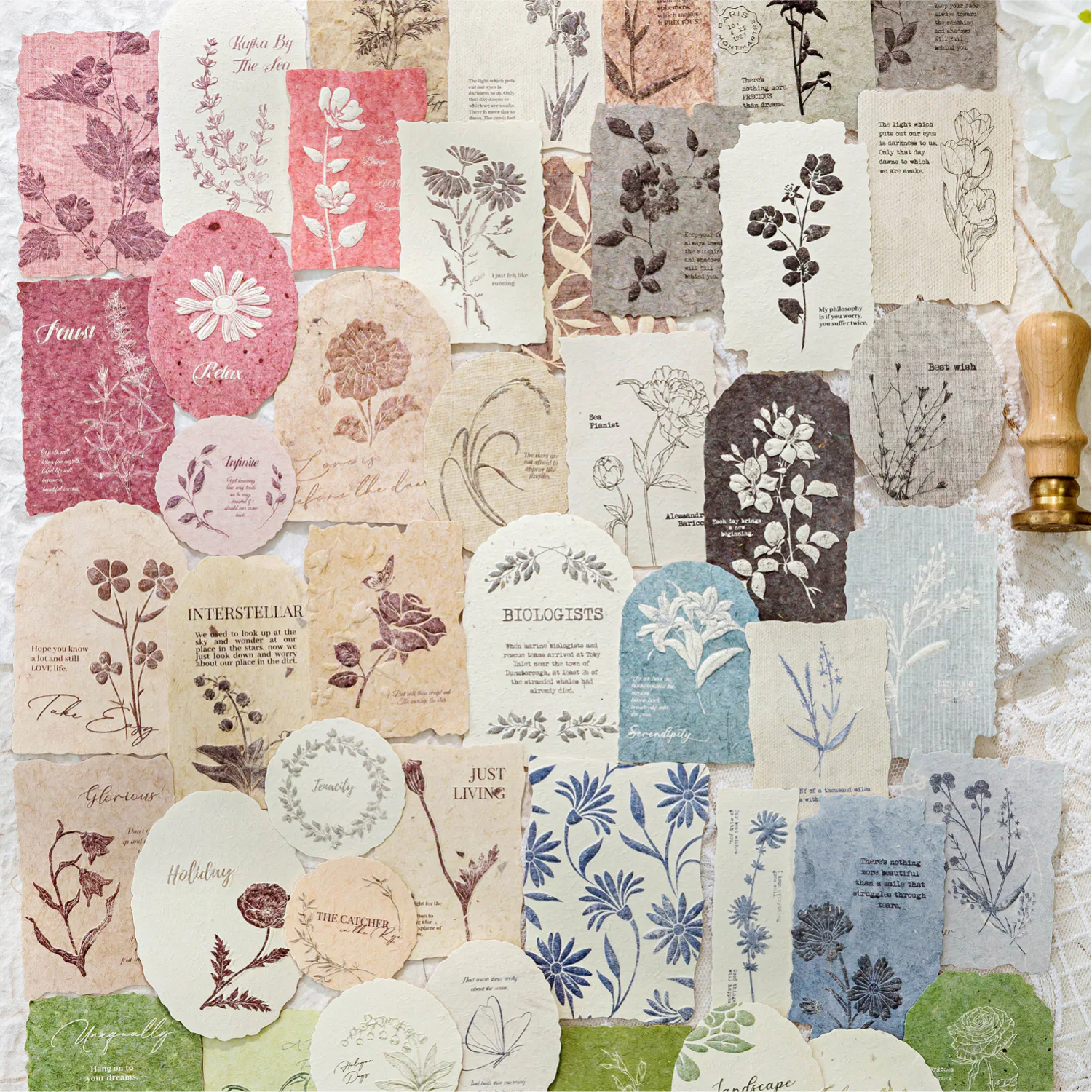Papier scrapbooking vintage clair à motif floral gaufré | Éphémères pour journal intime