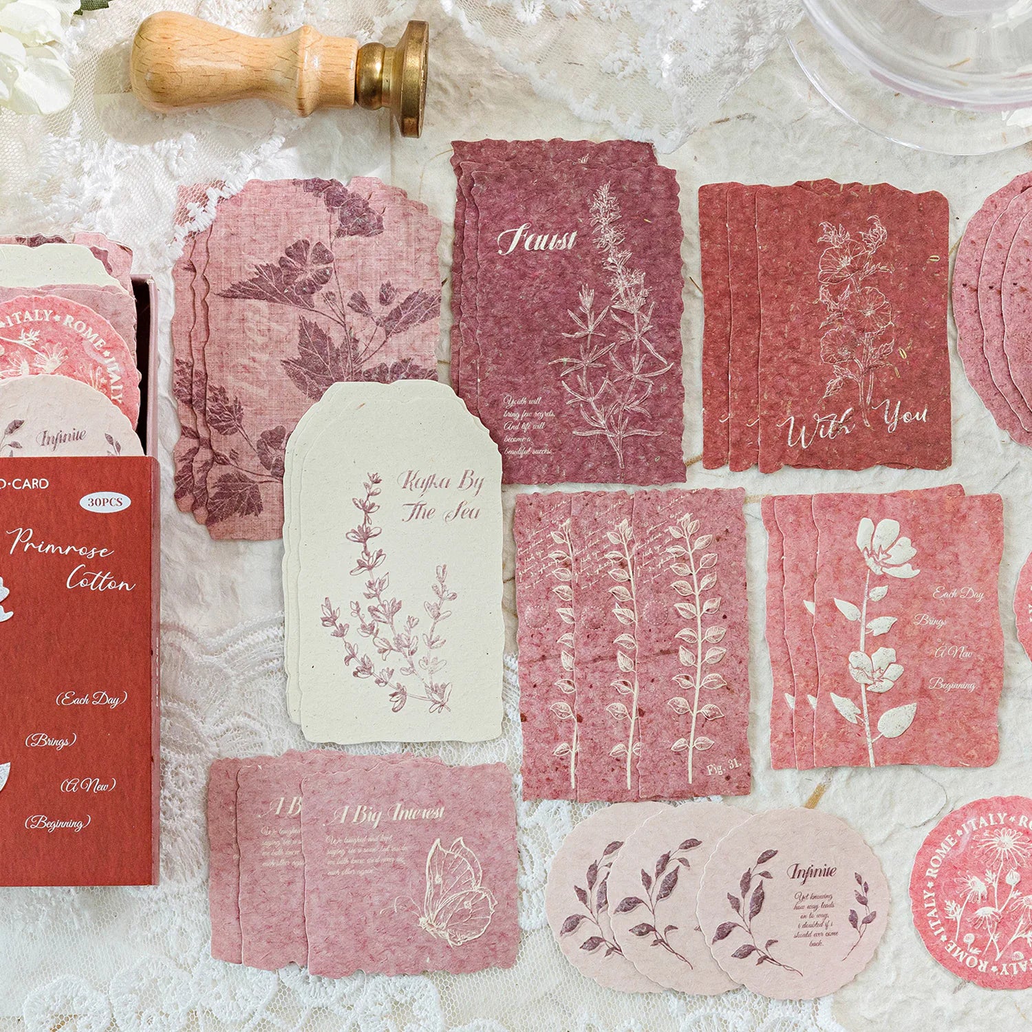Papier scrapbooking vintage clair à motif floral gaufré | Éphémères pour journal intime