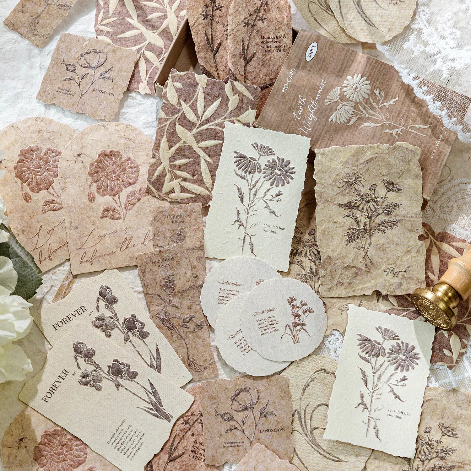 Papier scrapbooking vintage clair à motif floral gaufré | Éphémères pour journal intime