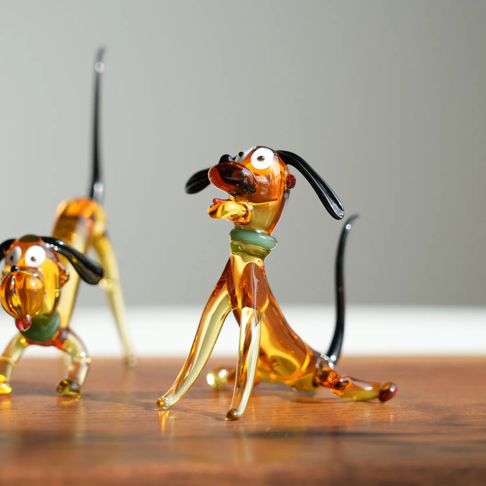 Mini figurine de chien en verre – Chiot en verre artisanal fait main, petit cadeau mignon pour la décoration de bureau