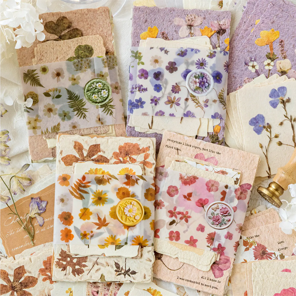 Papirpakke med pressede blomster (ephemera)