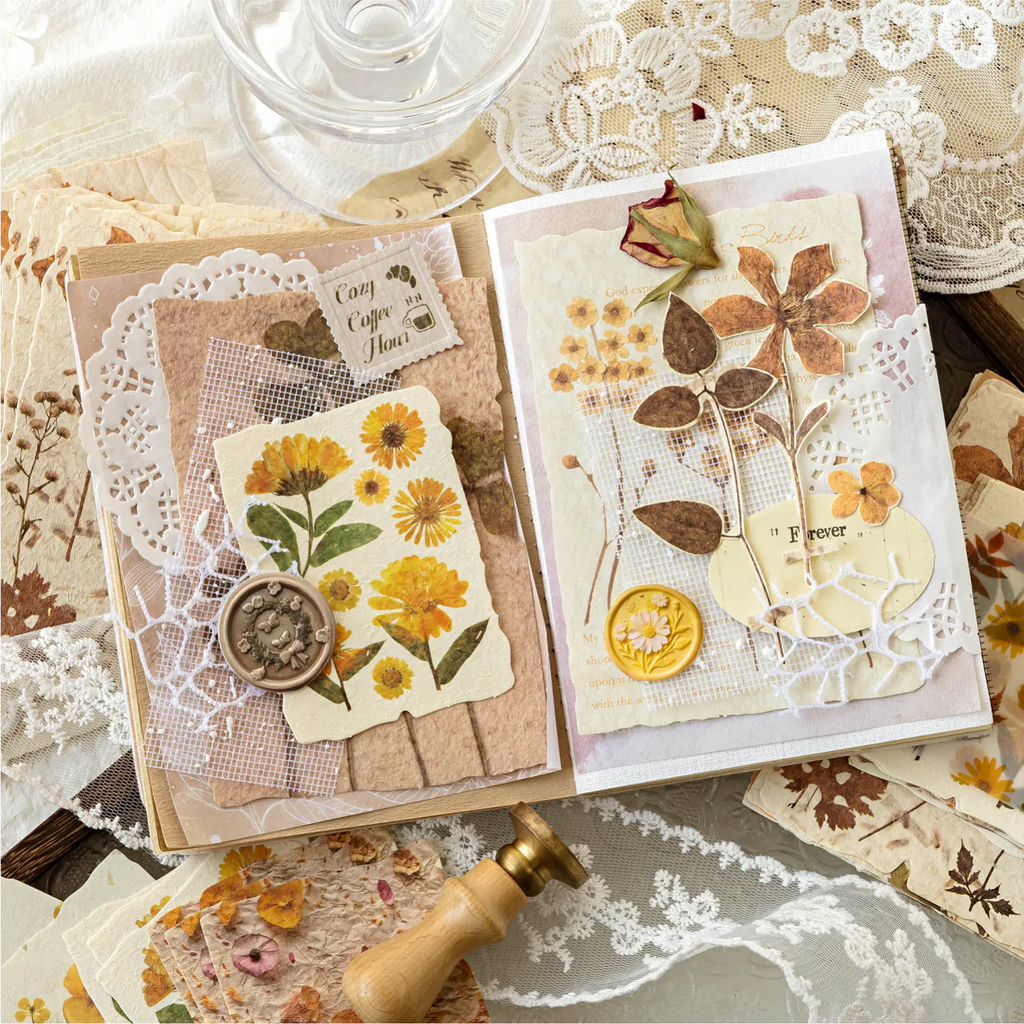Papirpakke med pressede blomster (ephemera)