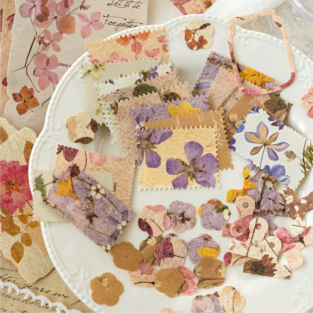 Papirpakke med pressede blomster (ephemera)