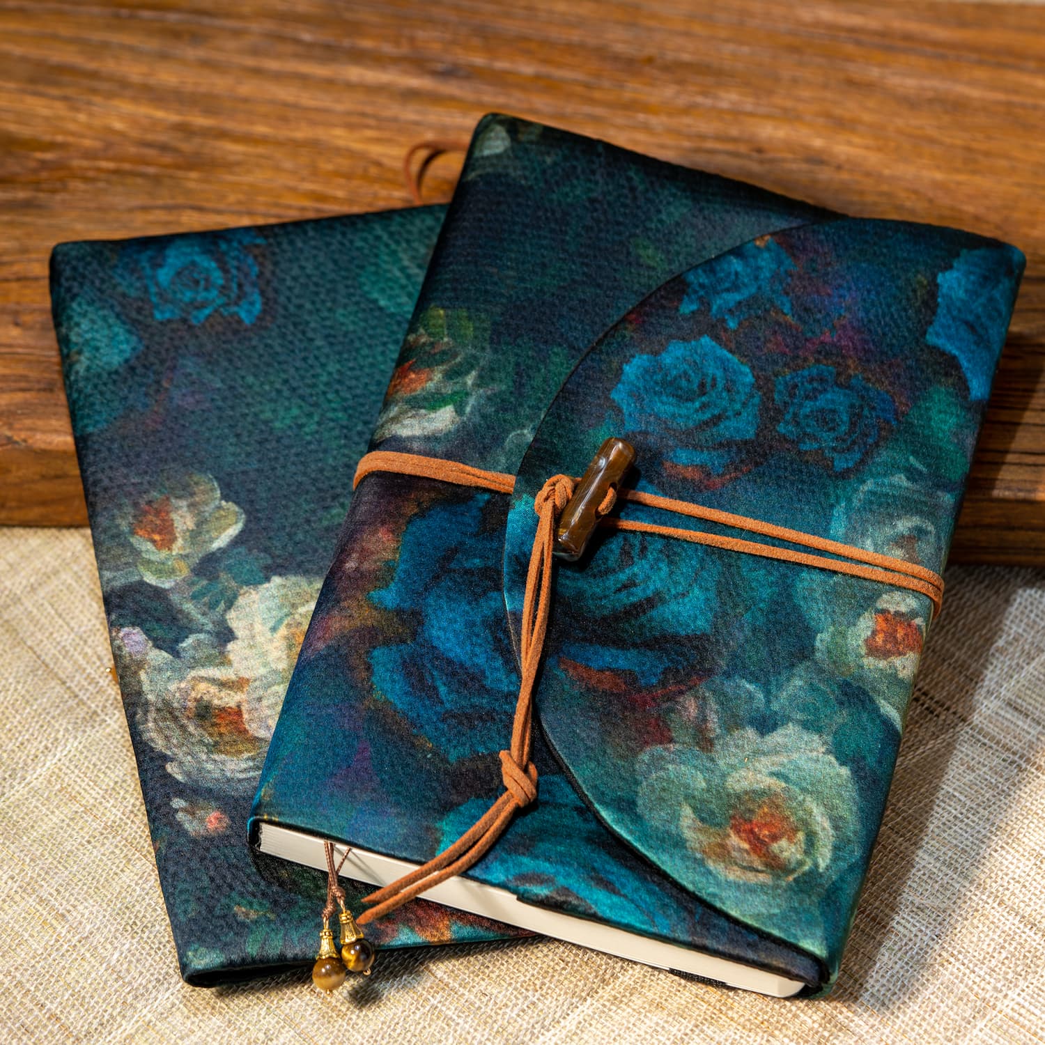 Seiden-Notizbuchhülle mit Blumenmuster – A5/A6 Notizbuch mit Rosendruck | Luxus handgefertigt
