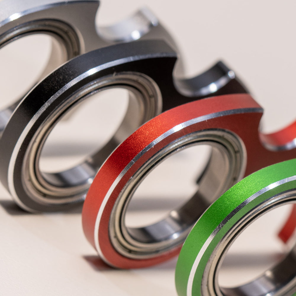 メタルスピナーキーチェーン – ストレス解消＆毎日の持ち歩きに最適なスピニングキーチェーンフィジェット | 滑らかな回転デザイン