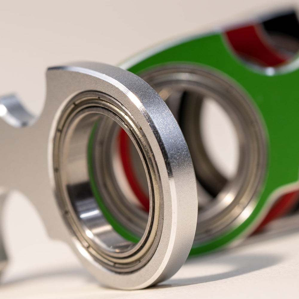 メタルスピナーキーチェーン – ストレス解消＆毎日の持ち歩きに最適なスピニングキーチェーンフィジェット | 滑らかな回転デザイン