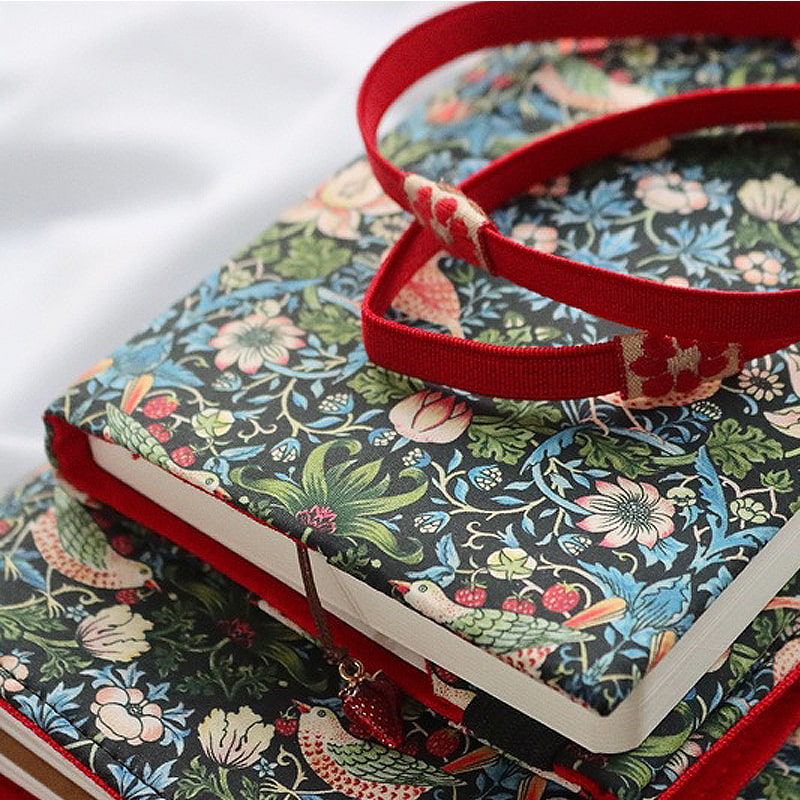 ストロベリー・スリーフ柄のファブリックジャーナルノート | バインダー＆リフィル式ダイアリー