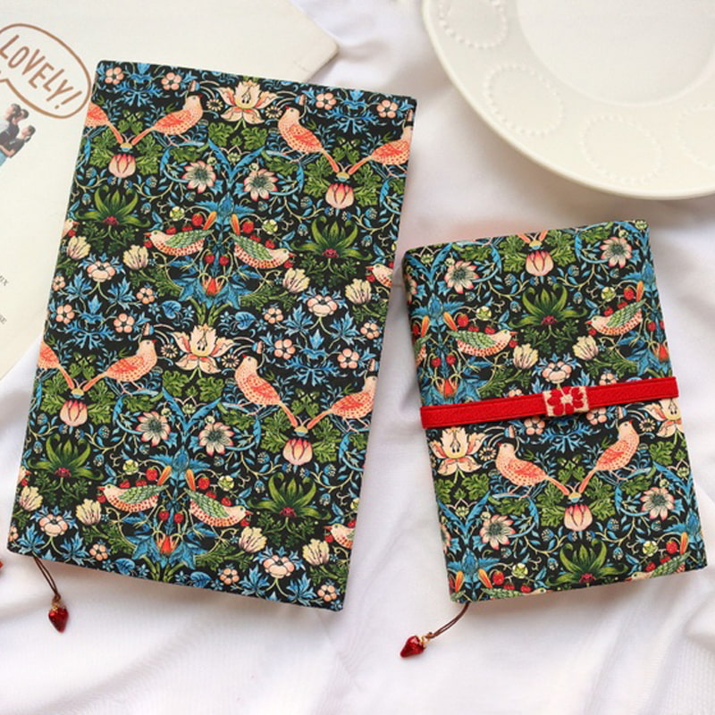 ストロベリー・スリーフ柄のファブリックジャーナルノート | バインダー＆リフィル式ダイアリー