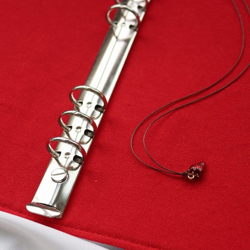 ストロベリー・スリーフ柄のファブリックジャーナルノート | バインダー＆リフィル式ダイアリー