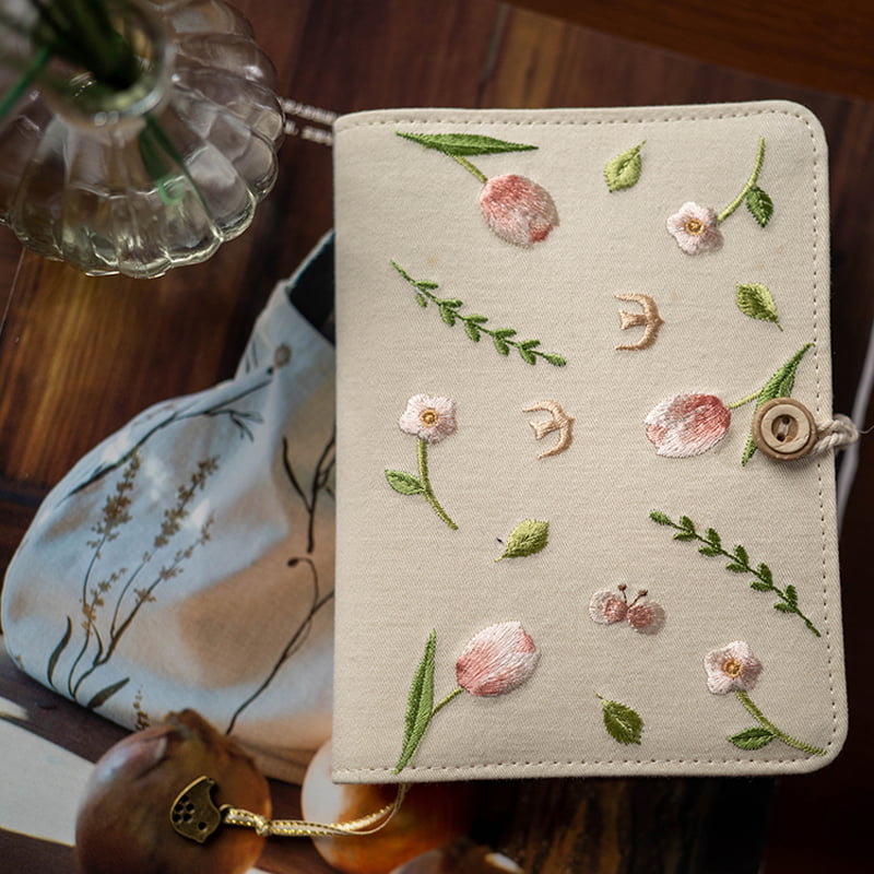 Carnet en tissu, journal brodé rétro | Couverture tulipe, feuilles mobiles et reliure à fil | Journal en tissu vintage